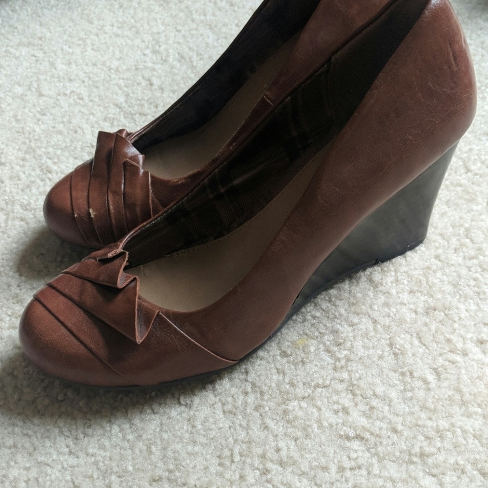 Chinese Laundry wedge brown heels